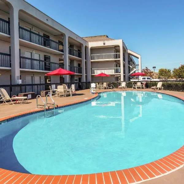 Clarion Pointe Huntsville Research Park，位于亨茨维尔的酒店