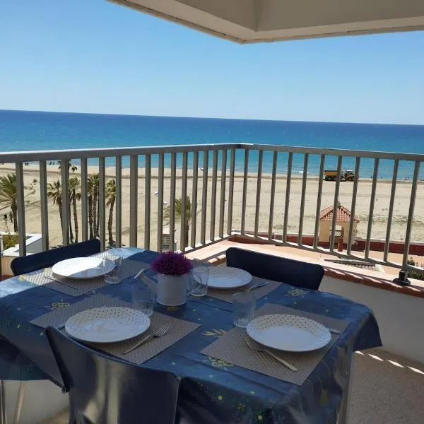 Apartamento con vistas al mar! Comaruga，位于La Playa的酒店