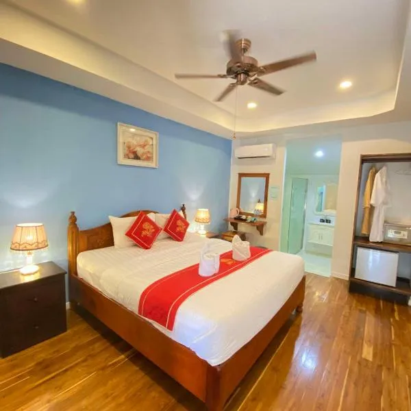 Luang Prabang Golden Lotus Villa River View，位于琅勃拉邦的酒店