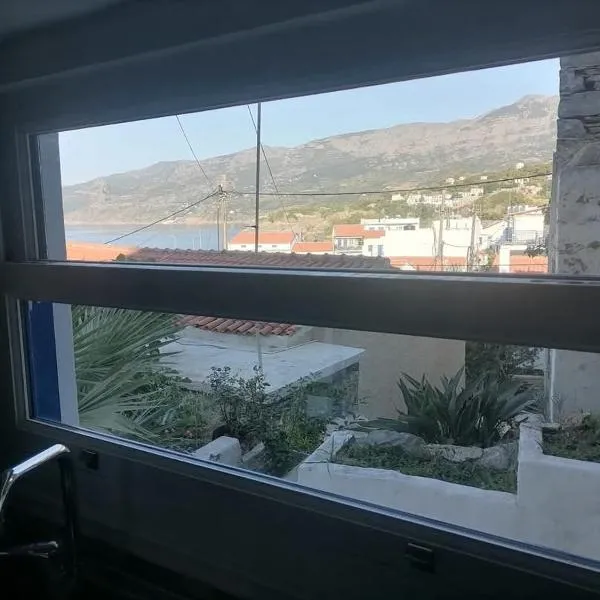 Γκαρσονιέρα δίπλα στην θάλασσα κ θέα στο λιμανι，位于埃夫迪洛斯的酒店