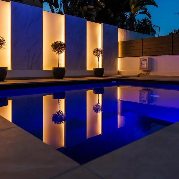 Cozy Breeze - Chic villa with amazing pool & bbq，位于Alethriko的酒店