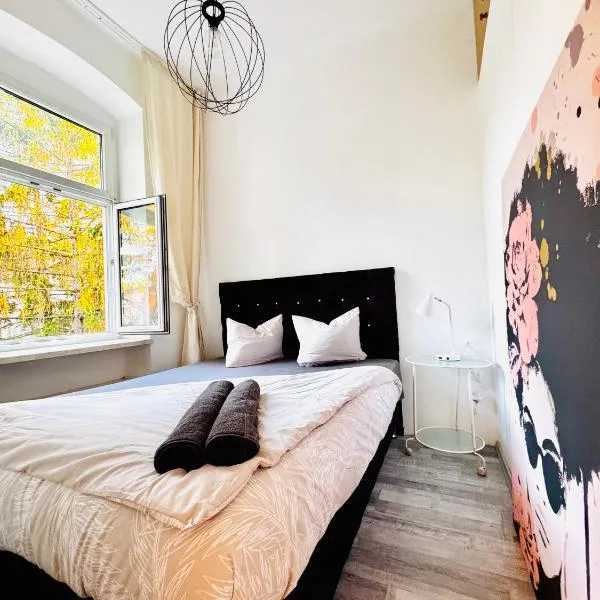 Modern 2BR for 5P Peaceful & Central Stay，位于克洛斯特新堡的酒店