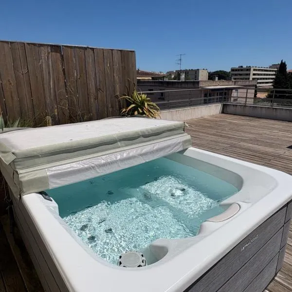 Hotel Sable Et Soleil - Port, Plage & Jacuzzi privé，位于弗雷瑞斯的酒店