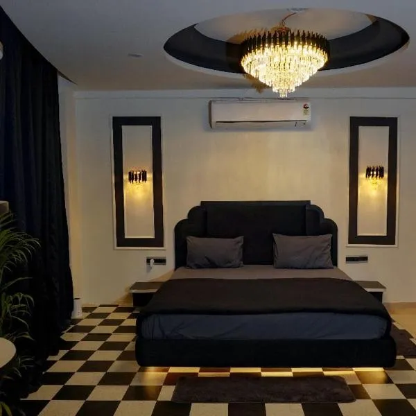 Omaxe Hazratganj- Healing Staytion- Lucknow，位于勒克瑙的酒店