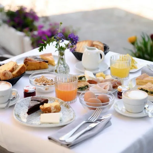 Hotel Ristorante La Vignetta Cernobbio，位于切尔诺比奥的酒店