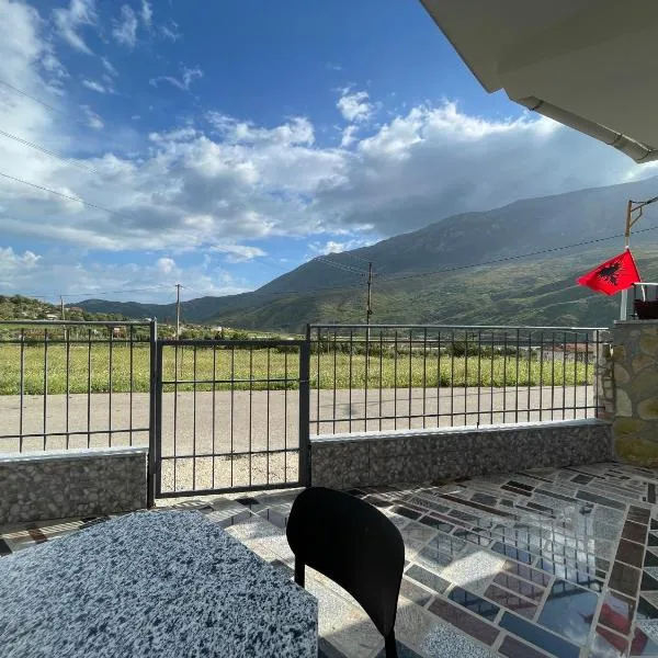 PANORAMIC VIEW Xhanari Guesthouse Tepelene，位于Tepelenë的酒店