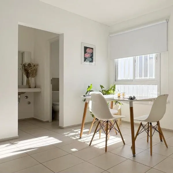 Temporario Sur, moderno y luminoso zona IUPA para 2 personas, General Roca，位于罗卡将军市的酒店
