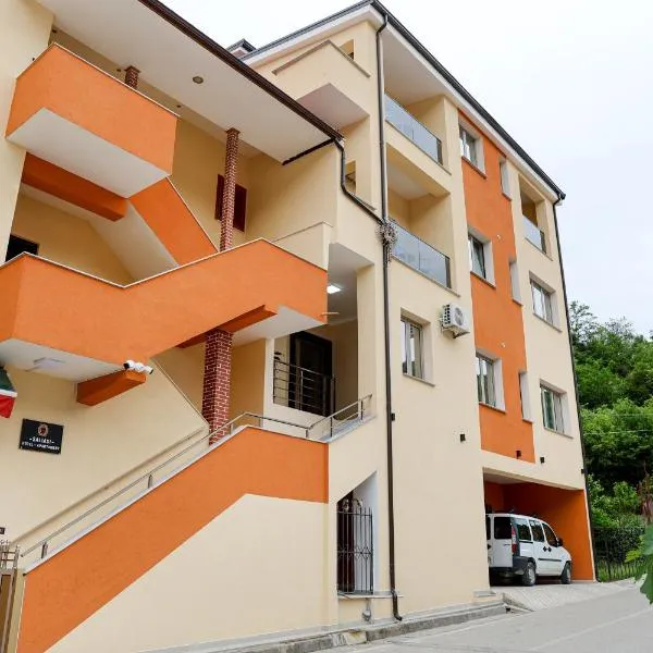 Saliasi hotel&apartament，位于Poliçan的酒店