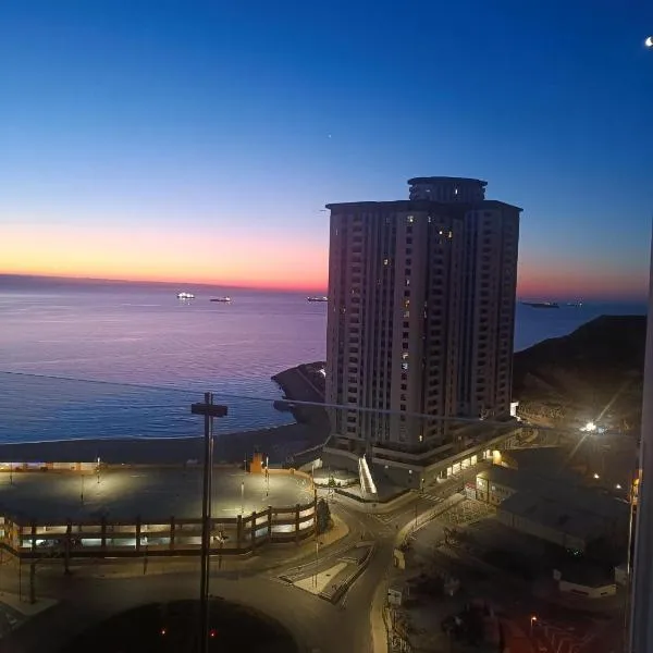 E1 Studios, Sea & Beach Views, High Floor，位于直布罗陀的酒店