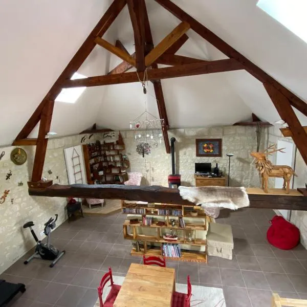 maison au calme avec piscine chauffée，位于Bucy-le-Long的酒店