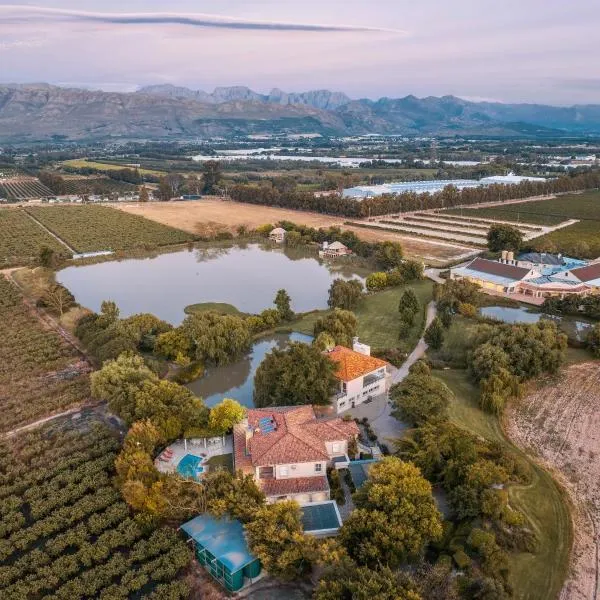 Dawn Mountains Farm，位于Simondium的酒店
