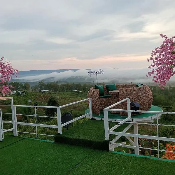 บ้านไร่เก็บตะวันโฮมสเตย์น้ำหนาว，位于Ban Plaek的酒店