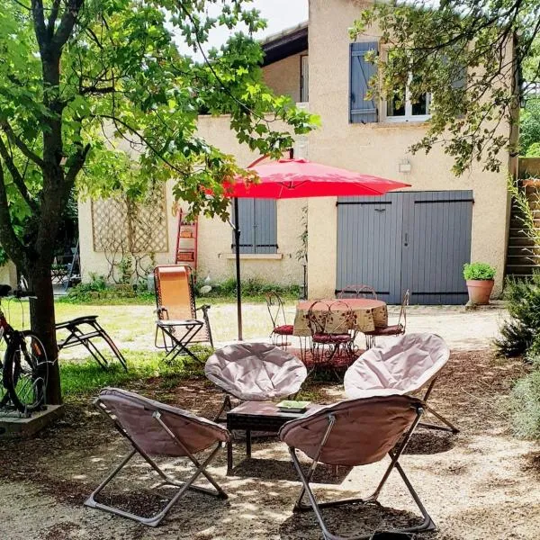 Les Marronniers Charmant petit appartement a La Tour d'Aigues Vaucluse，位于La Tour-dʼAigues的酒店
