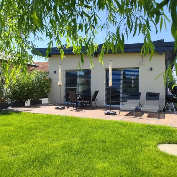 Garten-Apartment Wurzinger，位于Halbenrain的酒店