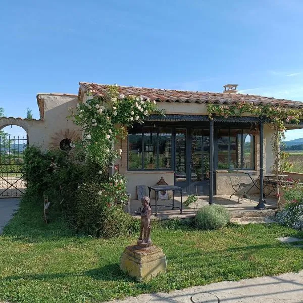 La Bohême La Belle Etoile Petit déjeuner compris，位于Charols的酒店