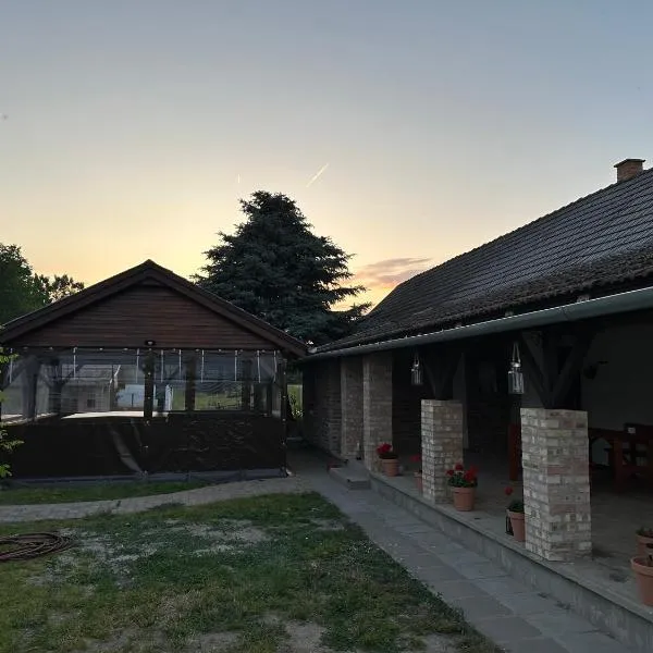 Százholdas Pagony Vendégház Solt，位于Solt的酒店