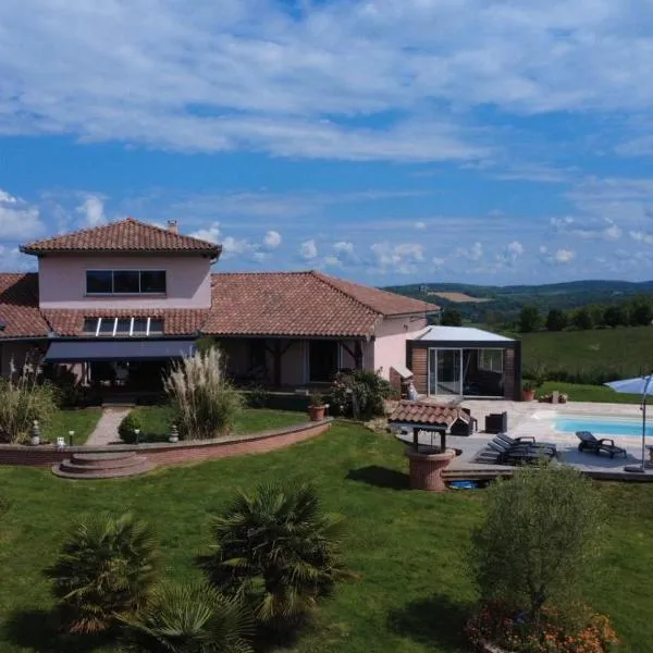Villa aux portes des Pyrénées，位于圣戈当的酒店