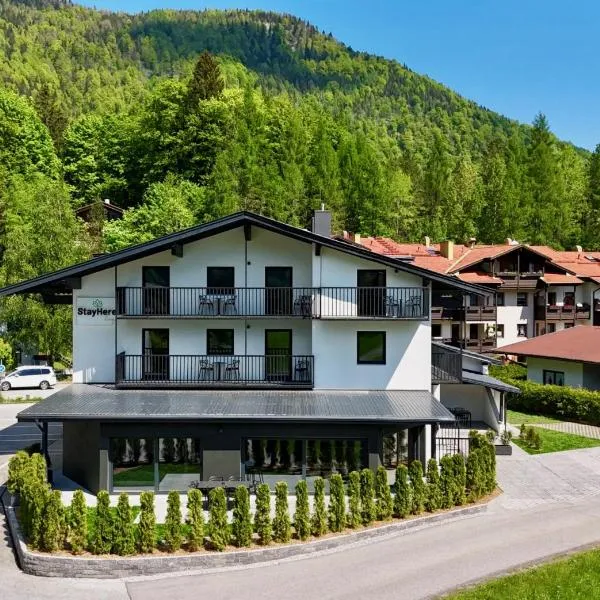 Stay Here Living Apartments，位于蒂尔塞的酒店