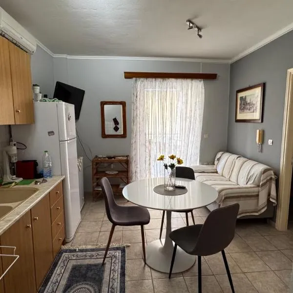 Το Φιλόξενο Σπιτάκι! - The Friendly Nest !，位于帕拉利昂阿斯特罗的酒店