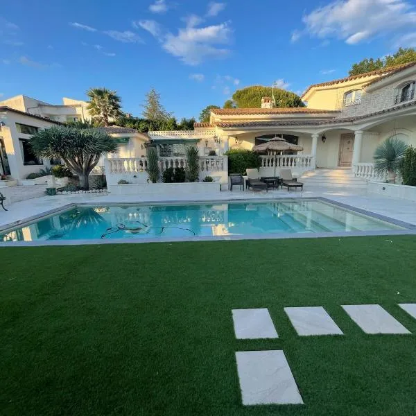 Magnifique suite dans villa de luxe，位于卢河畔拉科尔的酒店