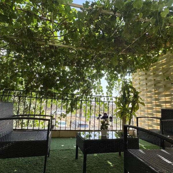الوسام شقة كبيرة 4 غرف نوم وصالة وشرفة -بلكونة- Large apartment with 4 bedrooms, a living room and a balcony，位于塔伊夫的酒店
