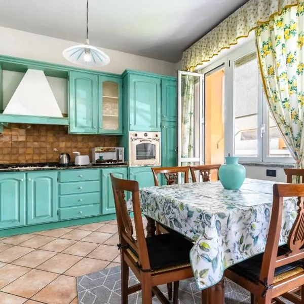 Appartamento con Giardino a 5 Minuti dal Centro Storico - Parcheggio Privato e Gratuito, Wi-Fi & AC，位于阿尔巴的酒店