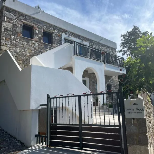 Sunny Rock Apartments，位于Asfendioú的酒店