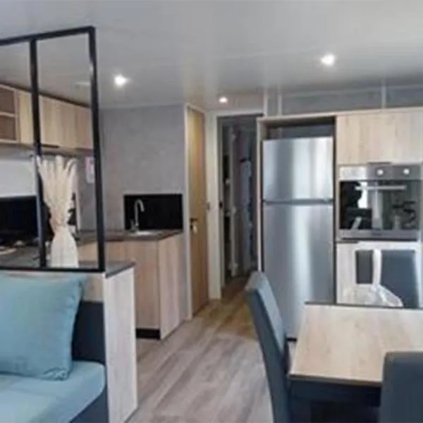 CAMPING Les EMBRUNS - 4 ETOILES，位于雷日卡普费雷的酒店