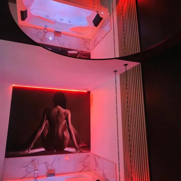 Boudoir Margot - Luxury room balnéo，位于维希的酒店