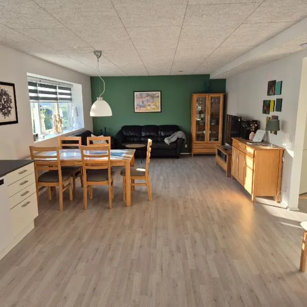 Cosy apartment in Norðskála，位于Norðskáli的酒店