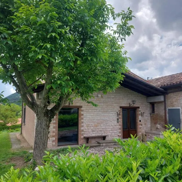 L'officina di Leo - Casale con giardino,位于卡利的酒店