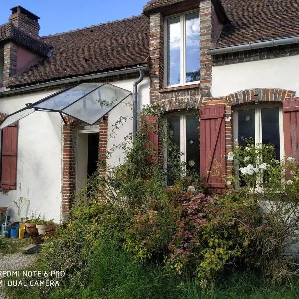 Studio tout confort proche de Joigny，位于Chamvres的酒店