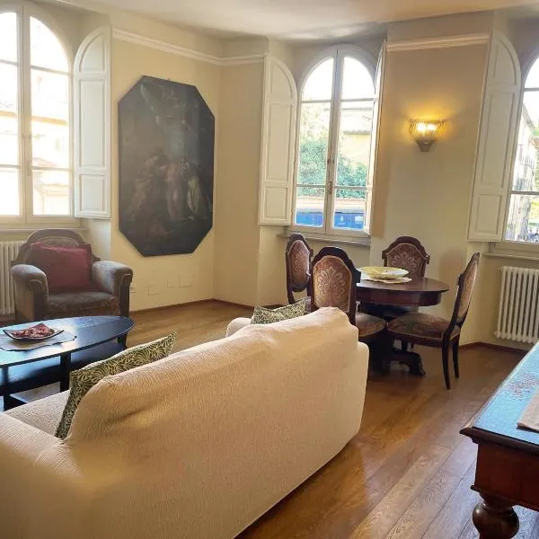 Serena Apartment，位于卢卡的酒店