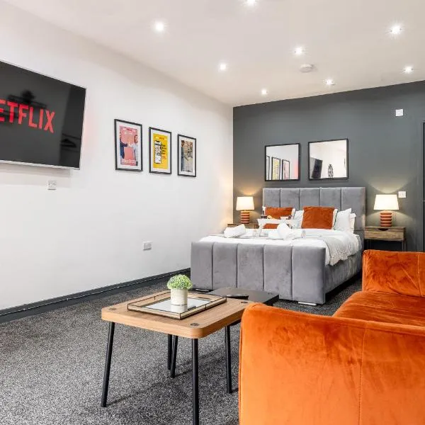 ROOMS NEAR ME - Entire place, kitchen & washroom with amenities, smart tv, fast Wifi, parking nearby，位于Old Hill的酒店