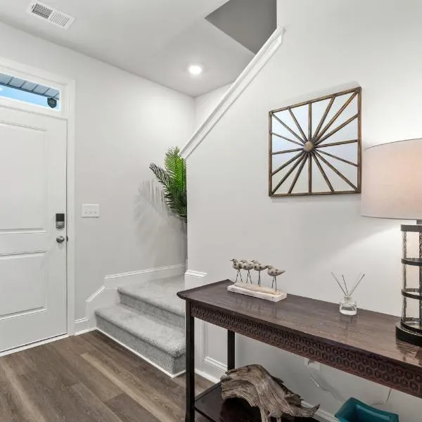 Little River 3BR Villa with Outdoor Movies & Fire Pit, Indoor Fire Place, Arcades, & Beach!，位于利特尔里弗的酒店