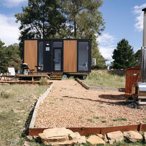 Red Gum at Aranya Acres by Tiny Away，位于Bungendore的酒店