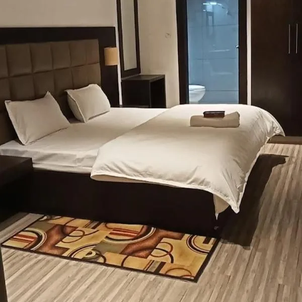 Woods Homestay Bhowali in city centre，位于博瓦利的酒店