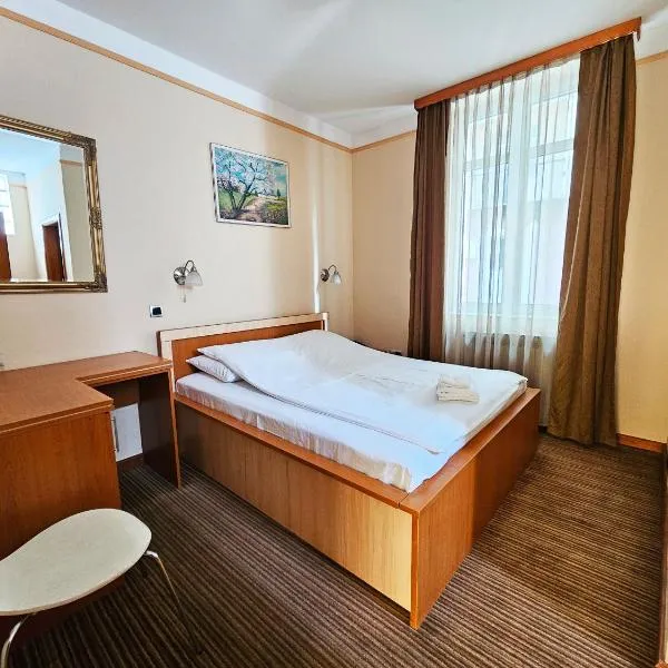 Royal Motel Tuzla，位于图兹拉的酒店