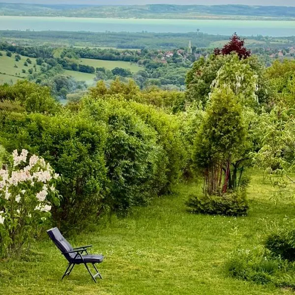 Csicsóka Panoráma Apartman，位于Balatoncsicsó的酒店