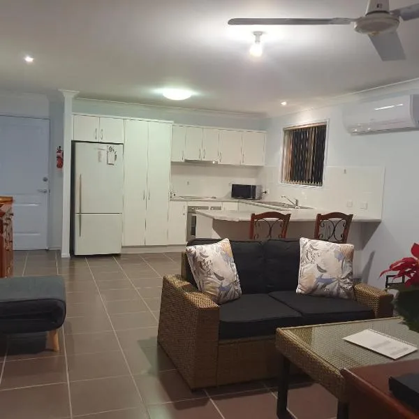 Narnie's Place in Narangba - Relaxed Space with Breakfast，位于Narangba的酒店