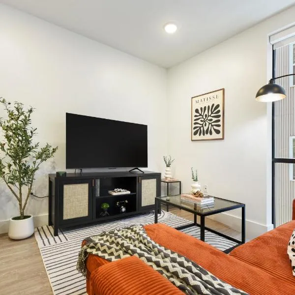 LUX Studio King Bed Gym Free Parking，位于匹兹堡的酒店