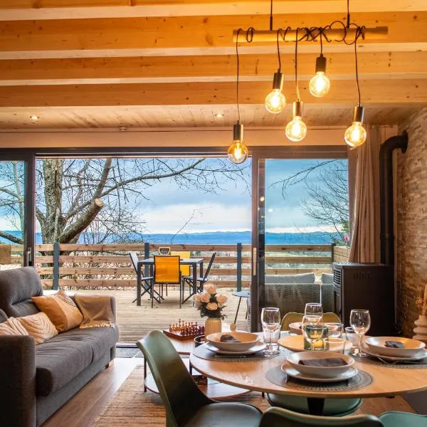 Les Gites du O' Forêt-Gîte O'rizon avec bain nordique et magnifique vue sur la plaine du forez，位于Verrières-en-Forez的酒店