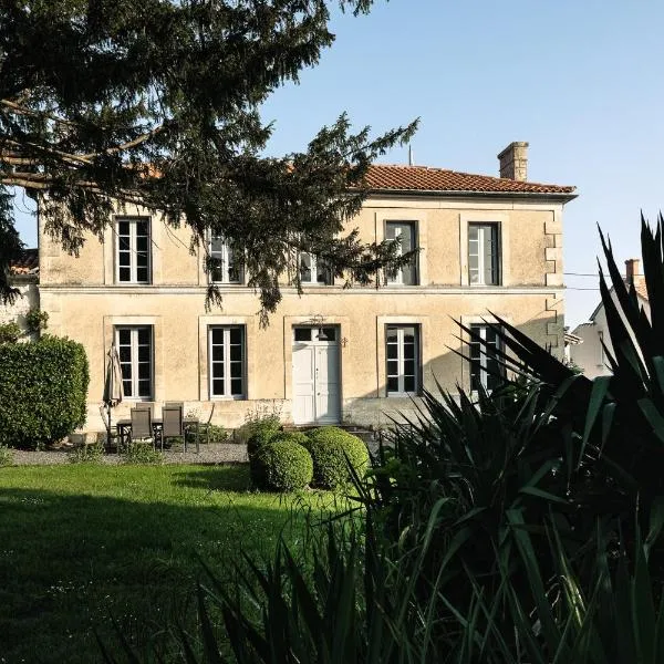 Maison Sonora - Maison d'hôtes，位于Saint-Saturnin-du-Bois的酒店