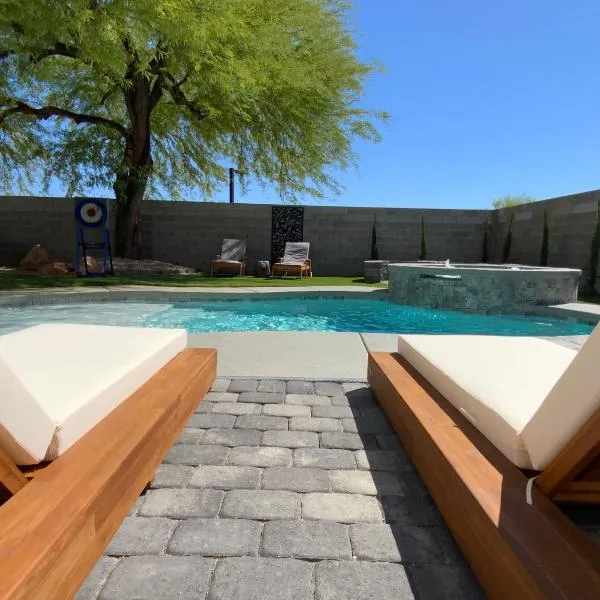 Buddha Gem, Central 6 Bed Room Luxury Home with Pool Hot Tub Game Room and much more，位于拉斯维加斯的酒店