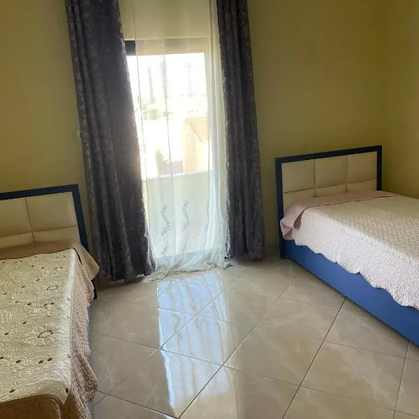 Room with garden view，位于Kamëz的酒店
