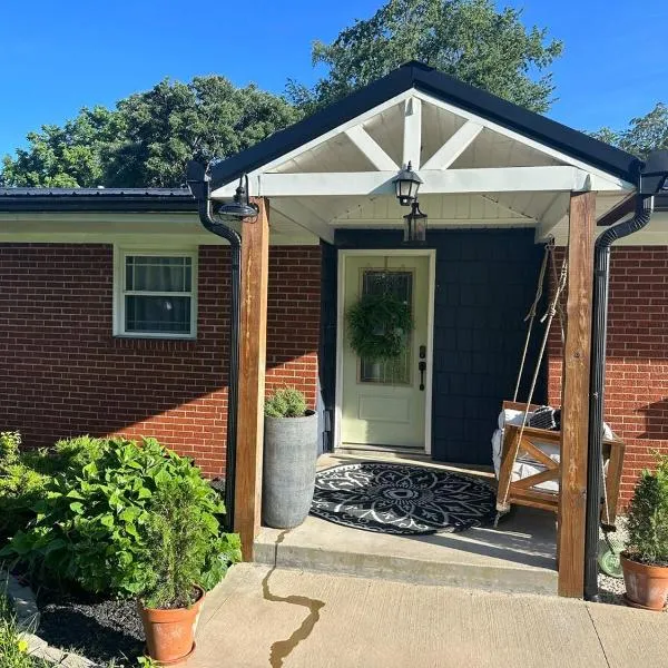 Minutes from LMU, ARH, and Cumberland Gap National Historic Park, Laurel Cove Music Festival, and Pine Mountain State Resort Park，位于Middlesboro的酒店