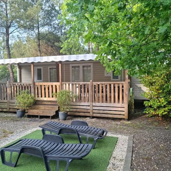 Mobil home 8 personnes 3 chambres，位于波讷地区圣朱利安的酒店