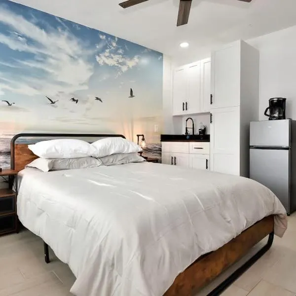 Modern Queen Suite #2 - Steps to Daytona Beach，位于代托纳海滩的酒店