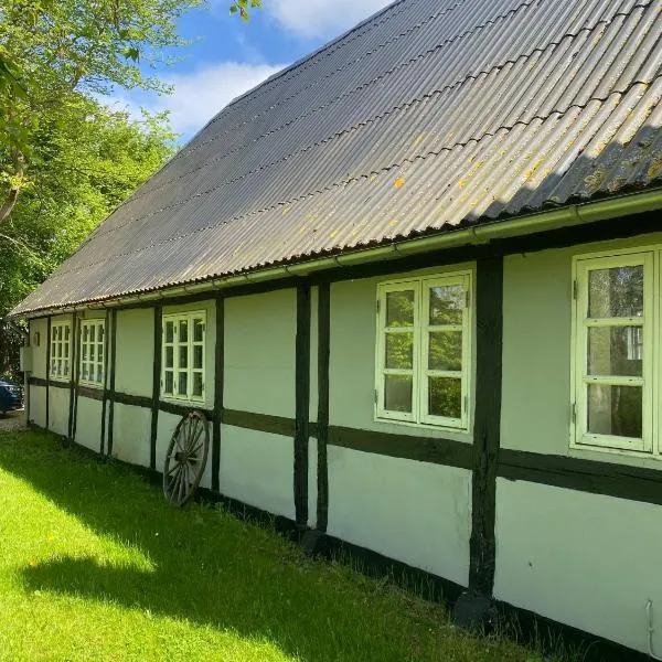 Charmerende feriehus tæt på Knuthenborg，位于马里博的酒店