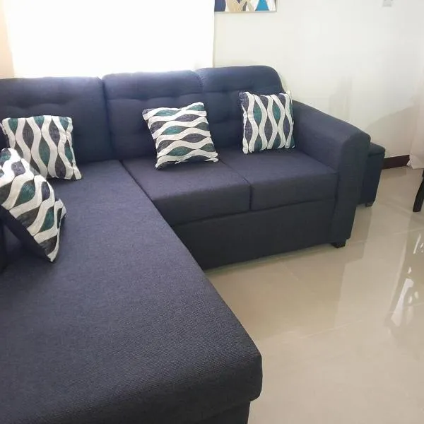 C & J's Coco Manor Vacation Home，位于Old Harbour的酒店